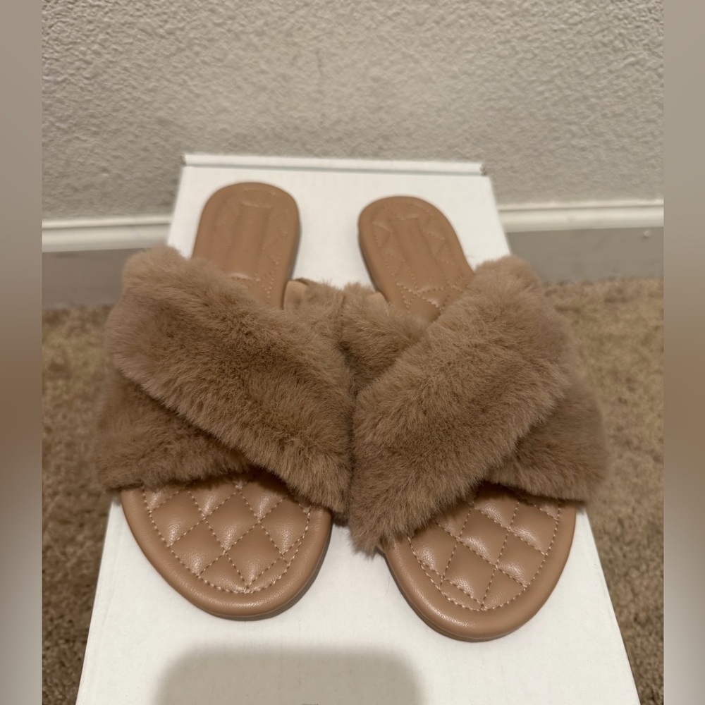 “New”French Connection Cozy Tan Faux Fur Slide Sandals size7